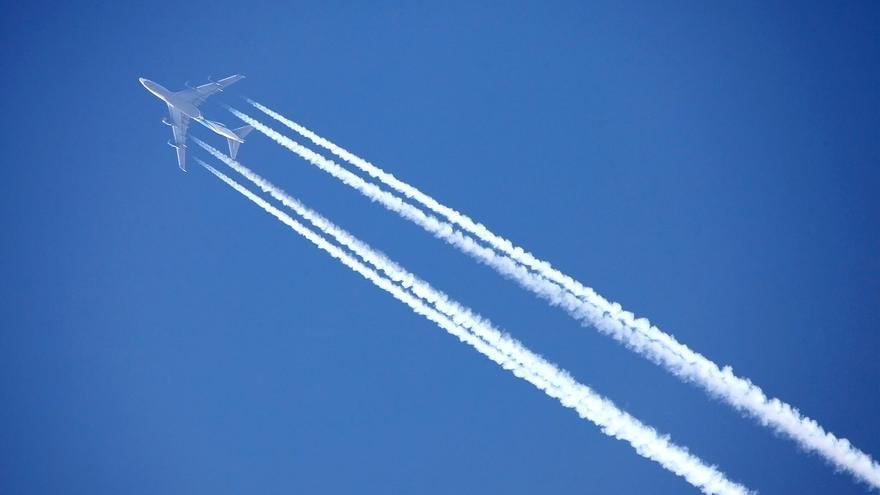 ‘Contrails’: otro estudio confirma que las estelas de aviones calientan el clima