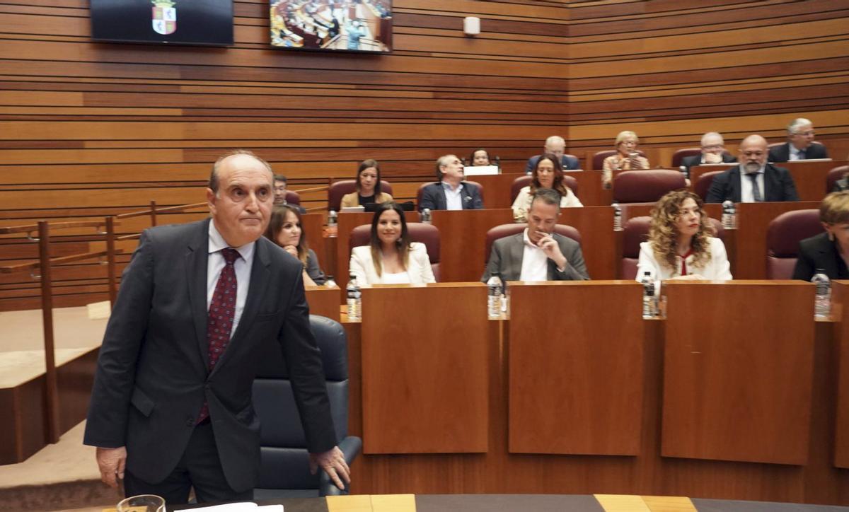 El Procurador del Común, Tomás Quintana López, en una intervención en las Cortes de Castilla y León.  | ARCHIVO