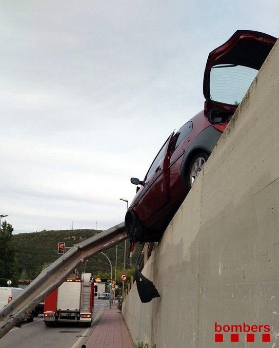 Aparatós accident de trànsit sense ferits a Girona