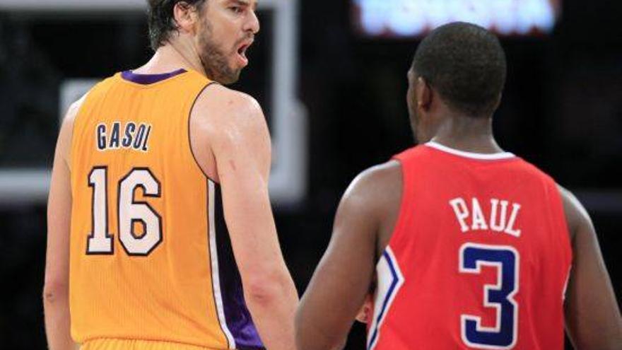 Pau Gasol debuta como titular ante los Clippers y anota 16 puntos y siete rebotes