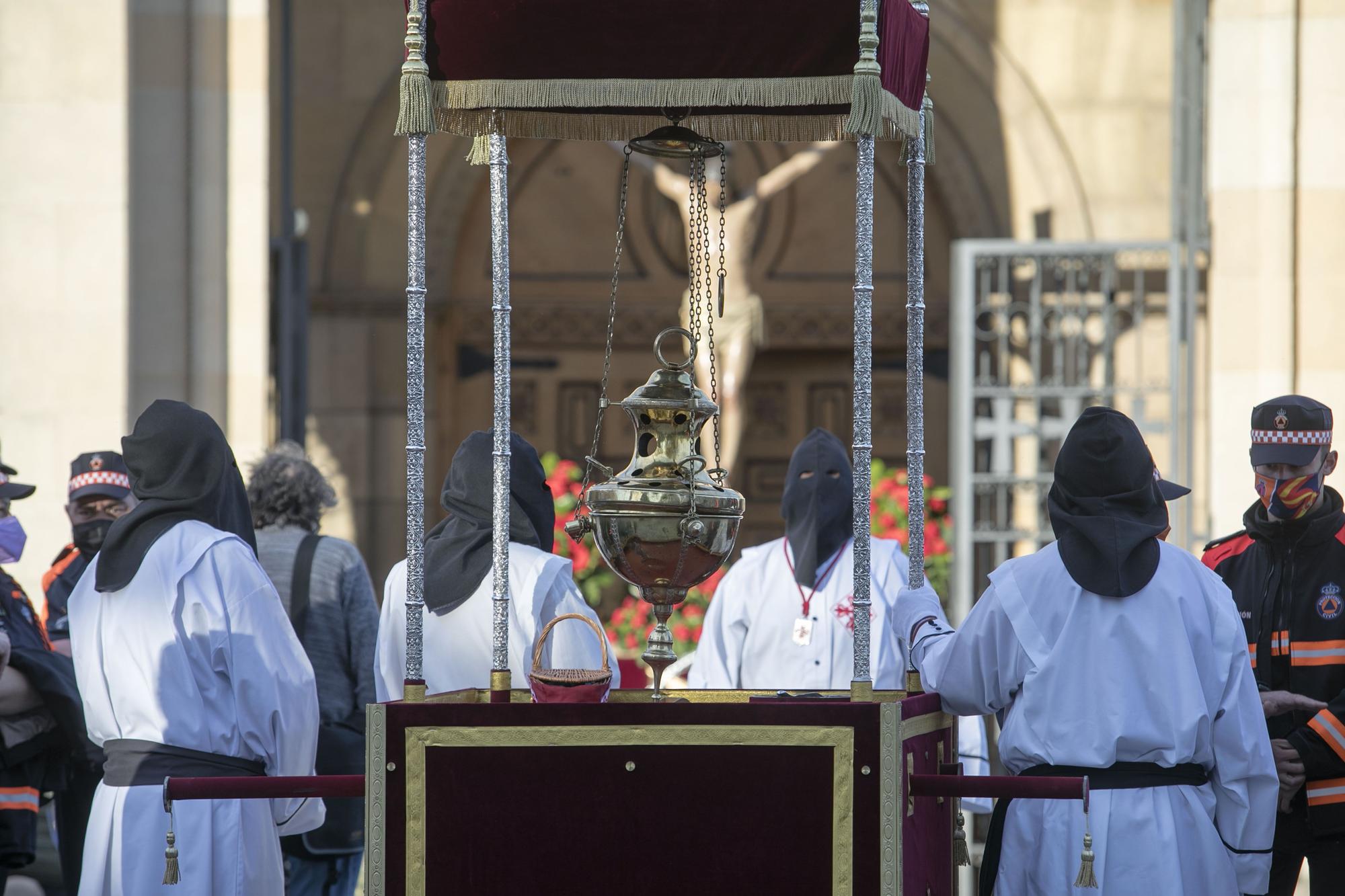 EN IMÁGENES: Gijón arropa al Cristo de los Mártires en su regreso a las calles