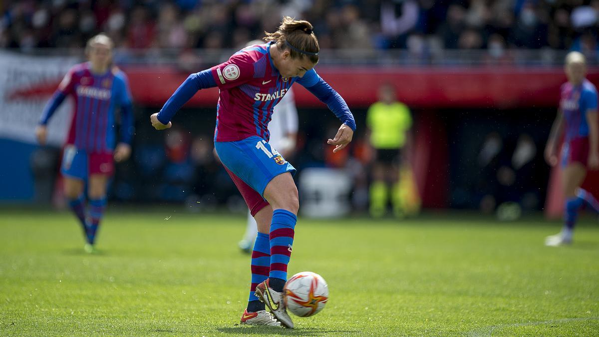 Patri envía el balón a la red con este chut