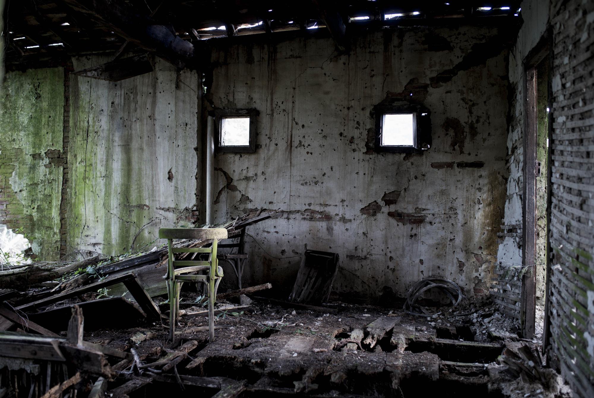 Una casa en ruinas en el pueblo abandonado de Barxelas, a solo seis kilómetros de la ciudad.