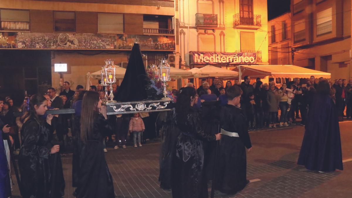 La procesión Infantil, organizada por la Cofradía Virgen de los Dolores, fue la primera en realizarse en l’Alcora.