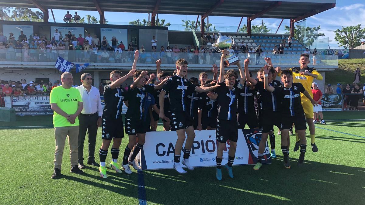 Deportivo campeón cadete en 2022, con Guerrero, Estévez y Ferreiro en primera fila