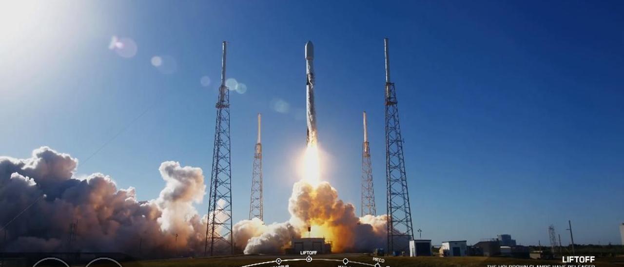 Despegue del cohete de SpaceX que llevaba consigo el nanosatélite catalán ’Menut’.