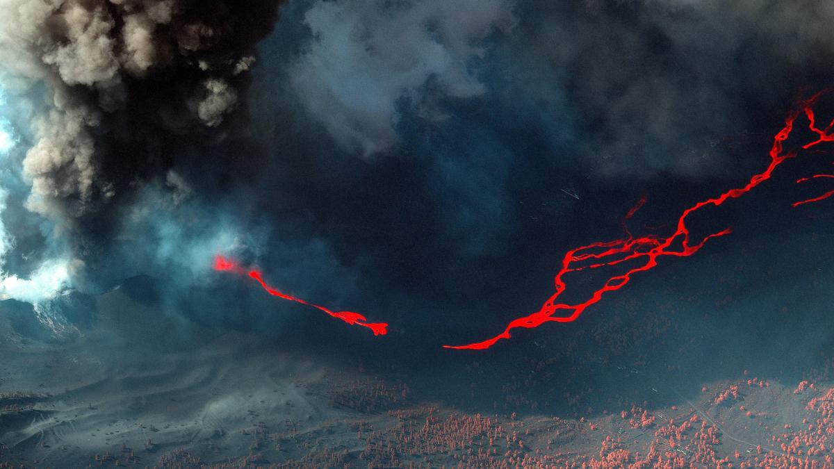 Una imagen de satélite en color infrarrojo muestra lava fluyendo mientras el volcán Cumbre Vieja continúa en erupción en la isla canaria de La Palma, España, 14 de octubre de 2021. 