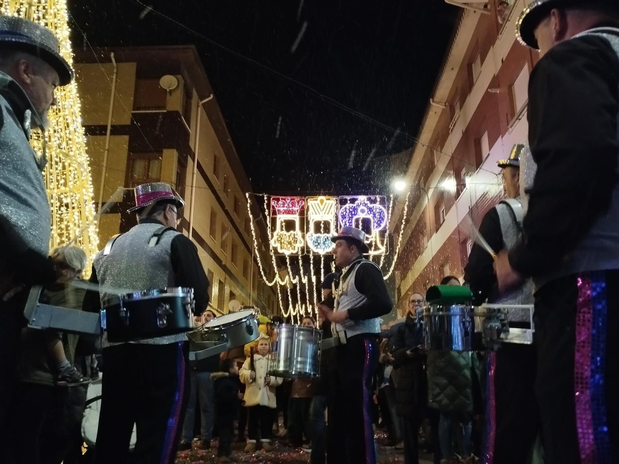 El divertido encendido del alumbrado navideño en Llanera, en imágenes