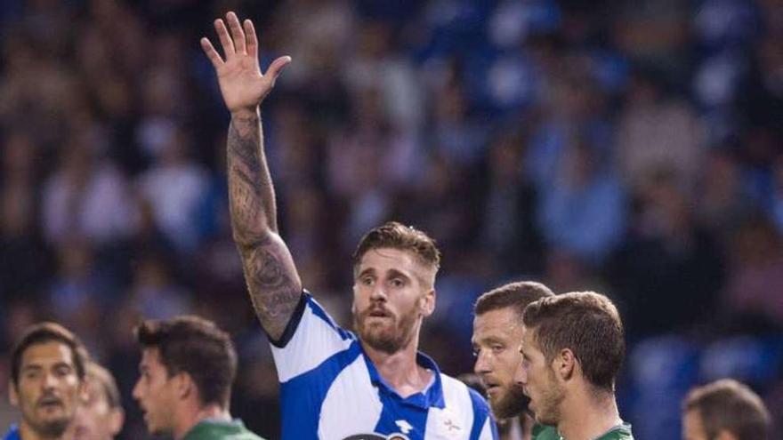 Albentosa reclama el balón en el partido contra el Leganés.