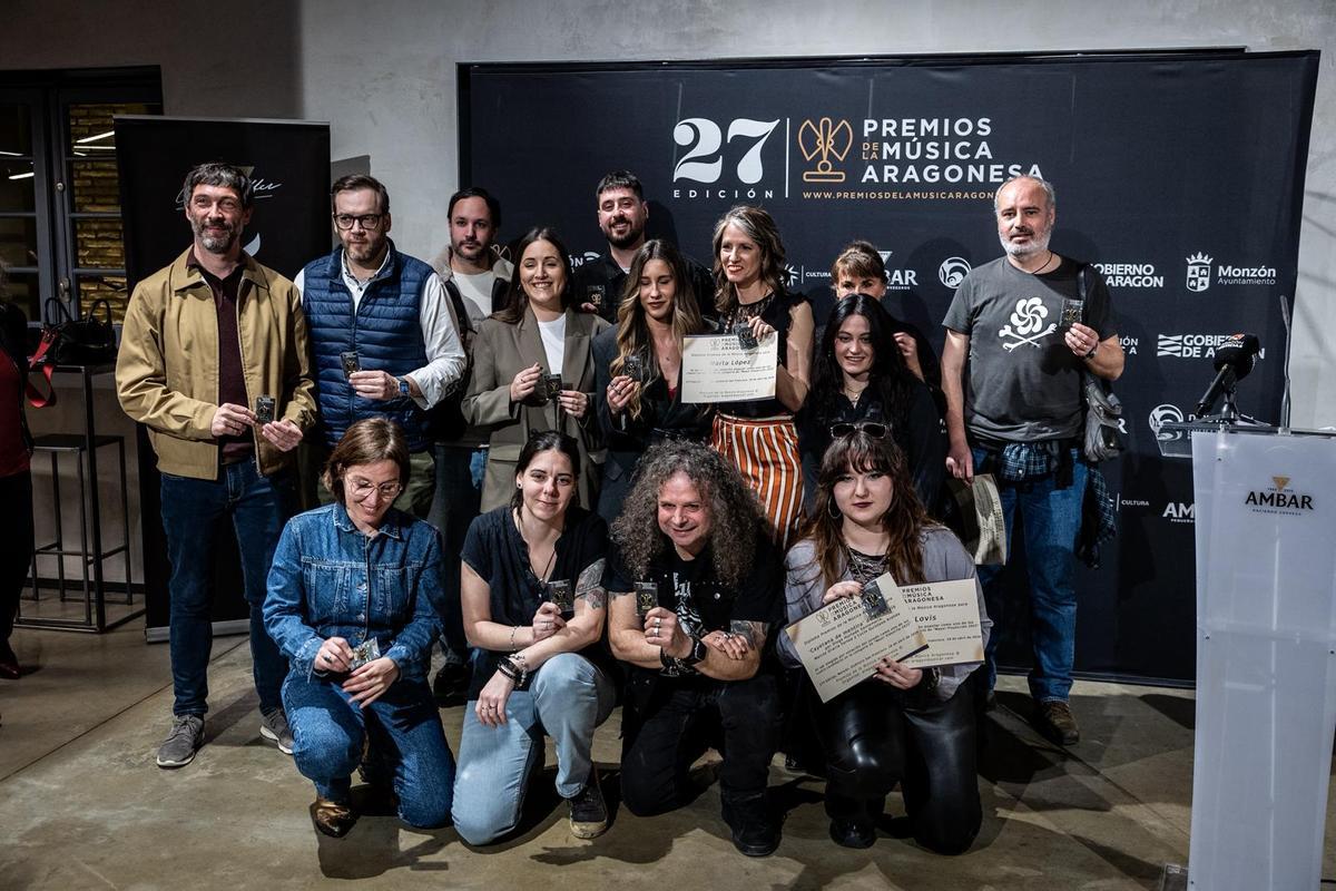 Los receptores de la insignia a los 'debutantes' como nominados.