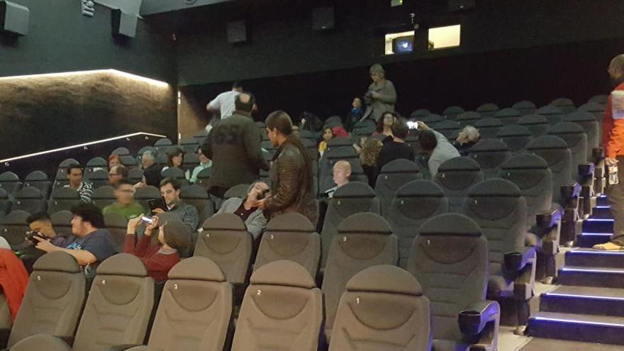 Els primere en seure a la nova sala Ateneu Cinema d&#039;Igualada