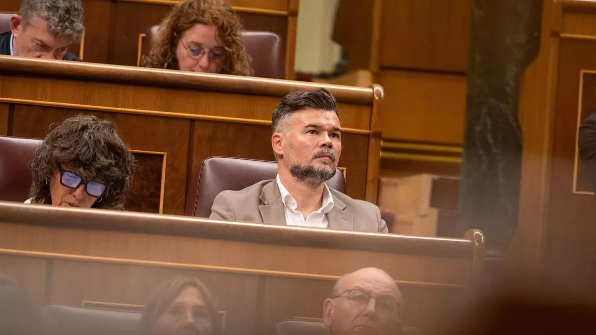Rufián contradice a Junqueras: "Revisaremos hasta la última coma de los decretos"