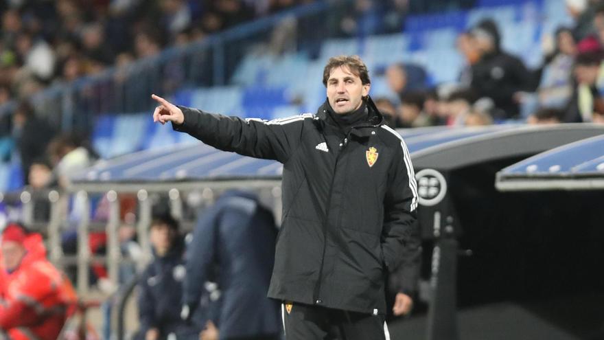 Generelo da instrucciones en su etapa como segundo de Fran Escribá en el Zaragoza.