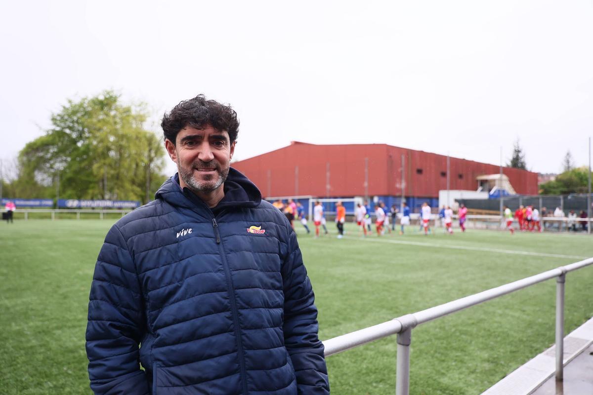 EN IMÁGENES: Así se juega al fútbol con una pierna menos y dos muletas EN IMÁGENES: Así se juega al fútbol con una pierna menos y dos muletas