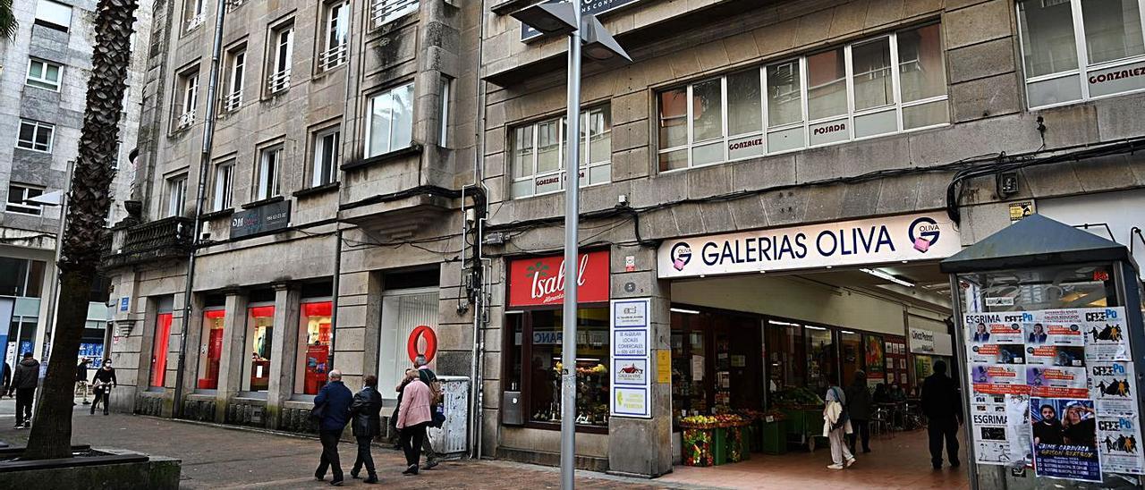 La Casa de los calzoncillos y las Galerías Oliva-II cimientan una importante operación inmobiliaria de la familia Corbal.  |  // RAFA VÁZQUEZ