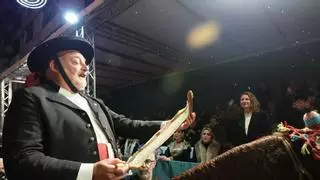 Castelló ‘toma’ la calle pese a la lluvia en un Pregó exprés