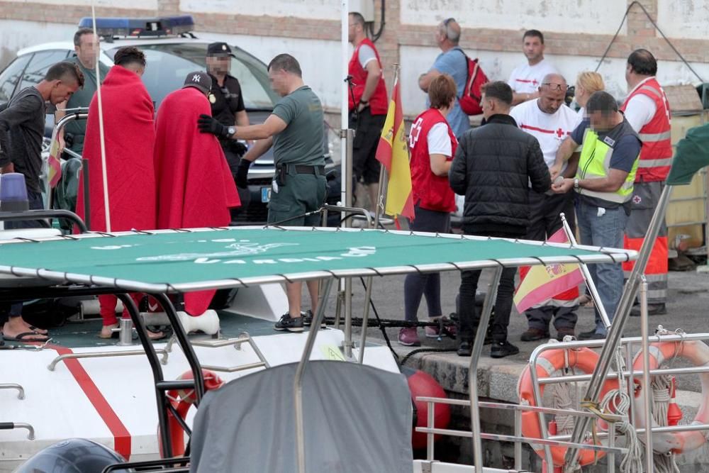 Interceptan una patera con 12 ocupantes en aguas de Cartagena