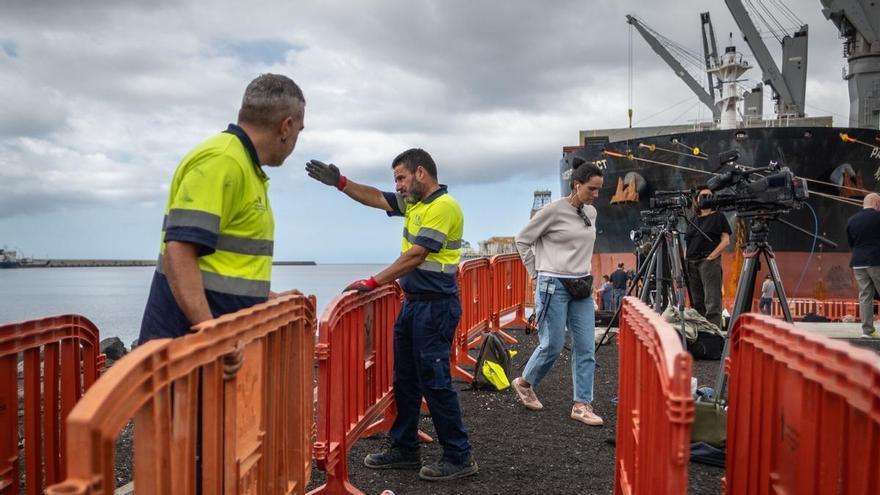 Preparativos en el puerto de Granadilla, en el sur de Tenerife, ante la llegada del crucero 'Hondius', afectado por hantavirus