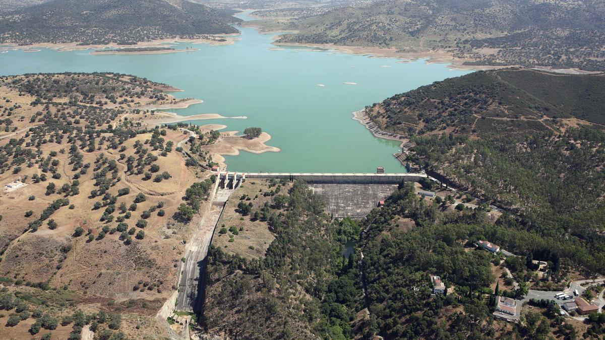 Los embalses de la cuenca del Guadalquivir tienen unas reservas medias del 30% y almacenan más cantidad de agua que el año pasado.