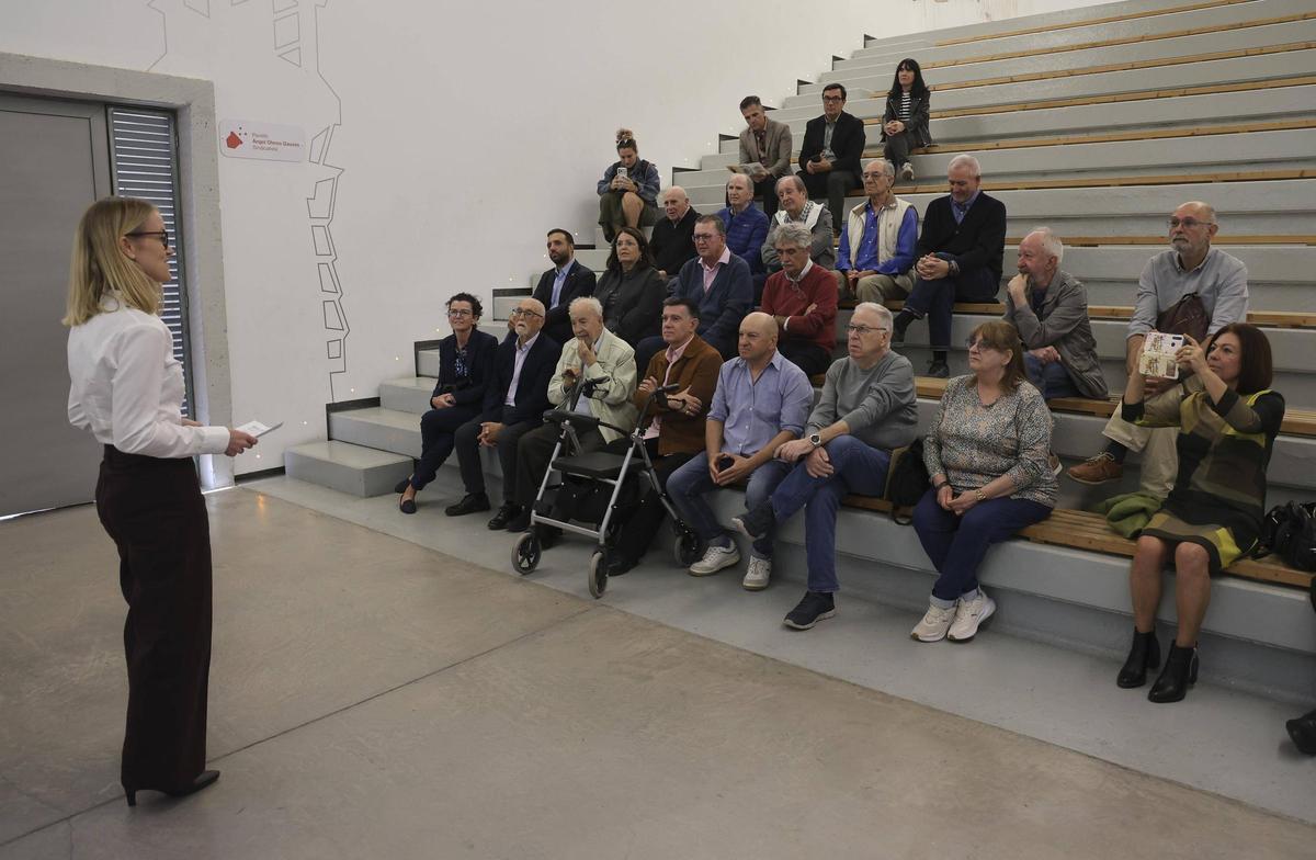 La coordinadora del congreso, al dar la bienvenida.