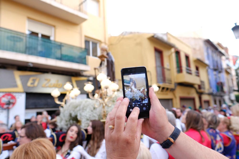 Miles de devotos festeros acompañaron al santo anacoreta en la sobria y tradicional Procesión