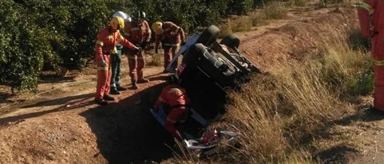 Un conductor que cuadruplicaba la tasa  de alcohol cae a un barranco en l&#039;Alcúdia