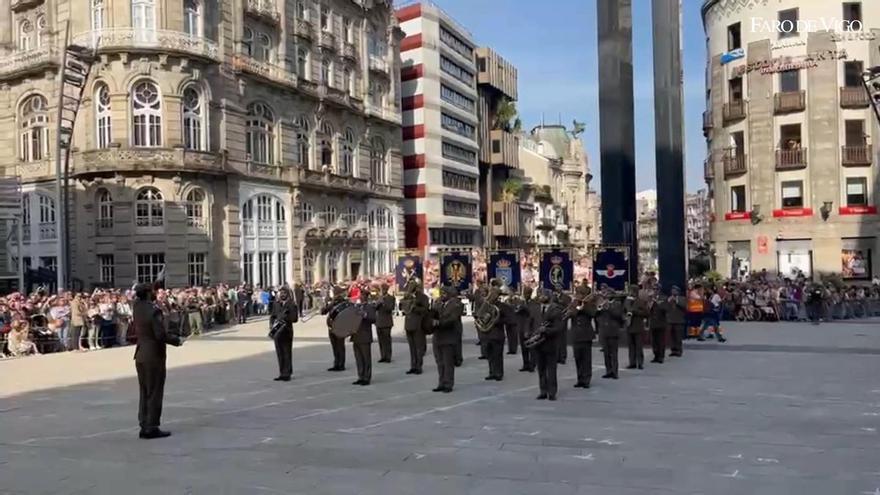 Seis bandas militares y una civil tocan juntas en Porta do Sol