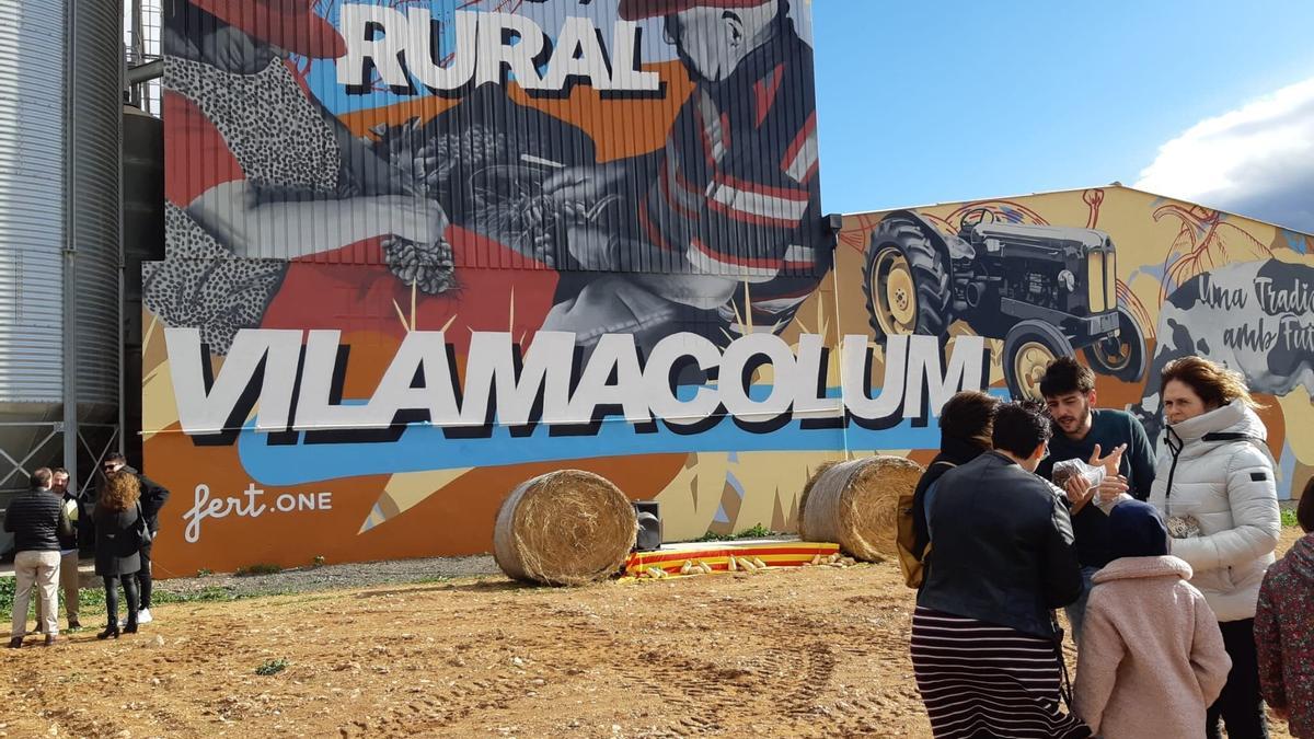 Vilamacolum ha estrenat el mural &#039;Una tradició amb futur&#039;