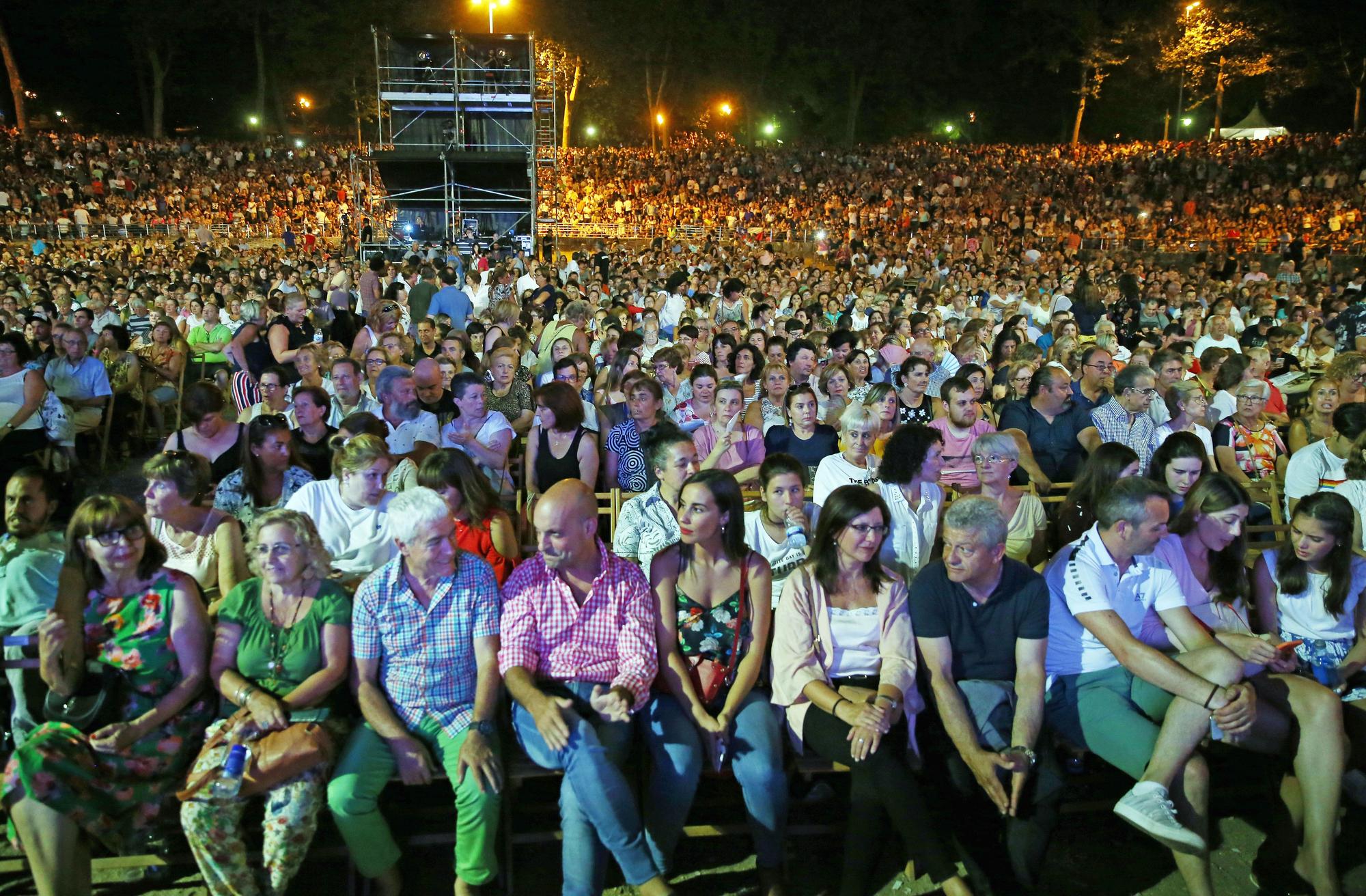 El Auditorio del Parque de Castrelos estuvo abarrotado el 3 de agosto de 2018 durante el último concierto de Raphael en él