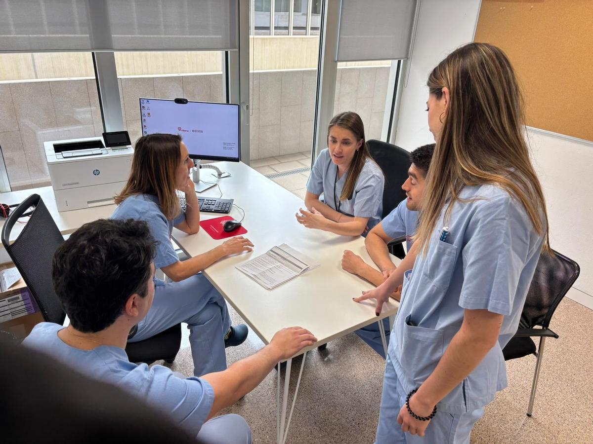 El Servicio de Urología del Hospital Universitario del Vinalopó está integrado por seis urólogos y un médico residente, al que se sumará otro este año dentro del programa formativo