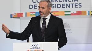 El presidente de Aragón, Jorge Azcón, ofrece una rueda de prensa durante la XXVII Conferencia de Presidentes, en el Palacio de la Magdalena