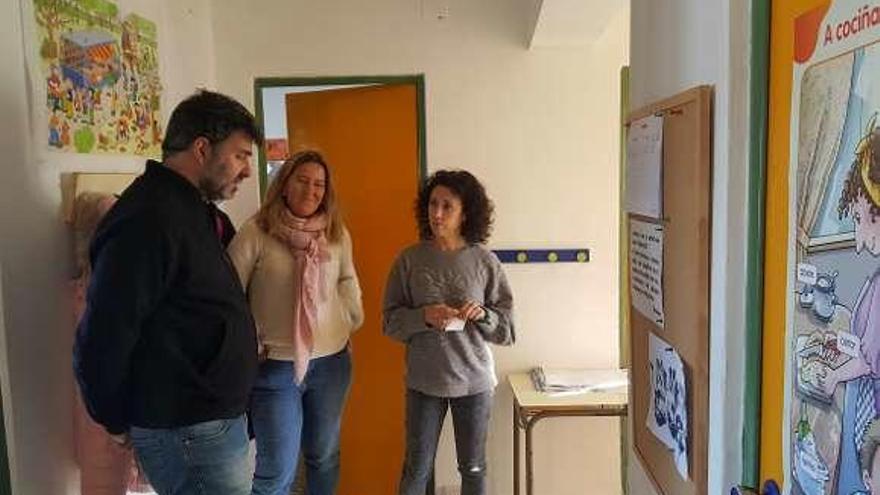 Casares, Díaz y Pol, ayer, en las instalaciones de Carabelo.