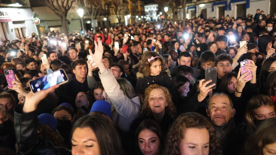 Imágenes de los eldenses celebrando el primer desfile y alardo del Fin de Semana de Moros y Cristianos tras dos años sin celebración por el covid