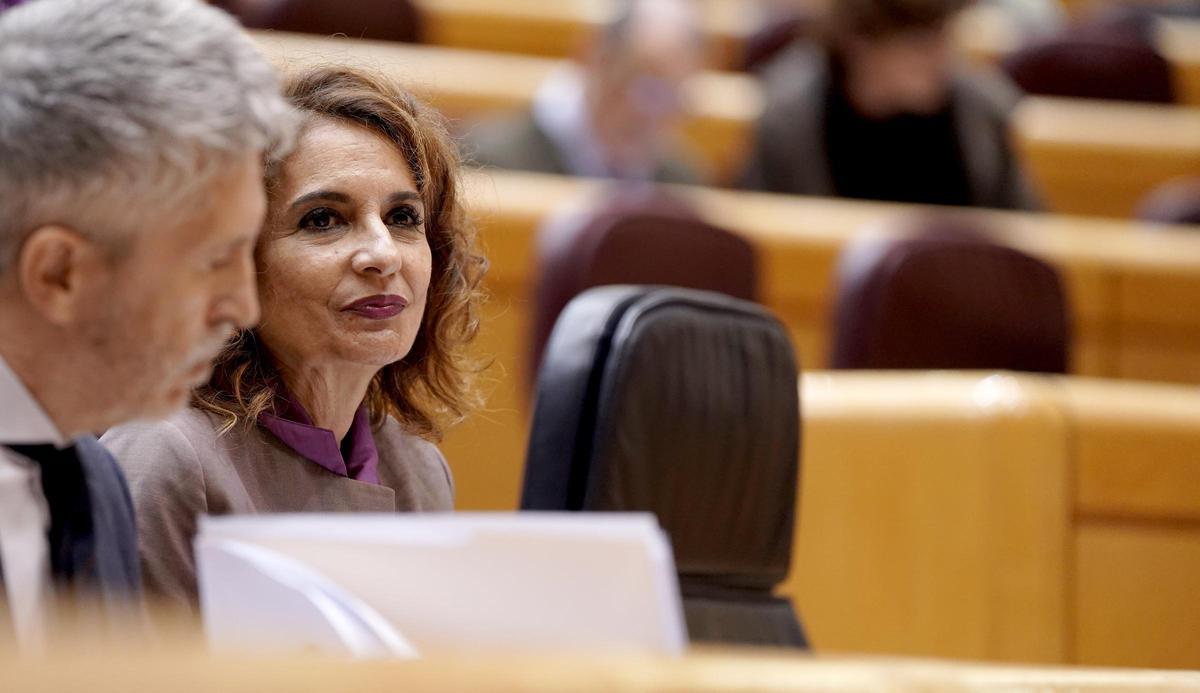 La vicepresidenta primera y ministra de Hacienda, María Jesús Montero, durante el pleno del Senado de este martes.