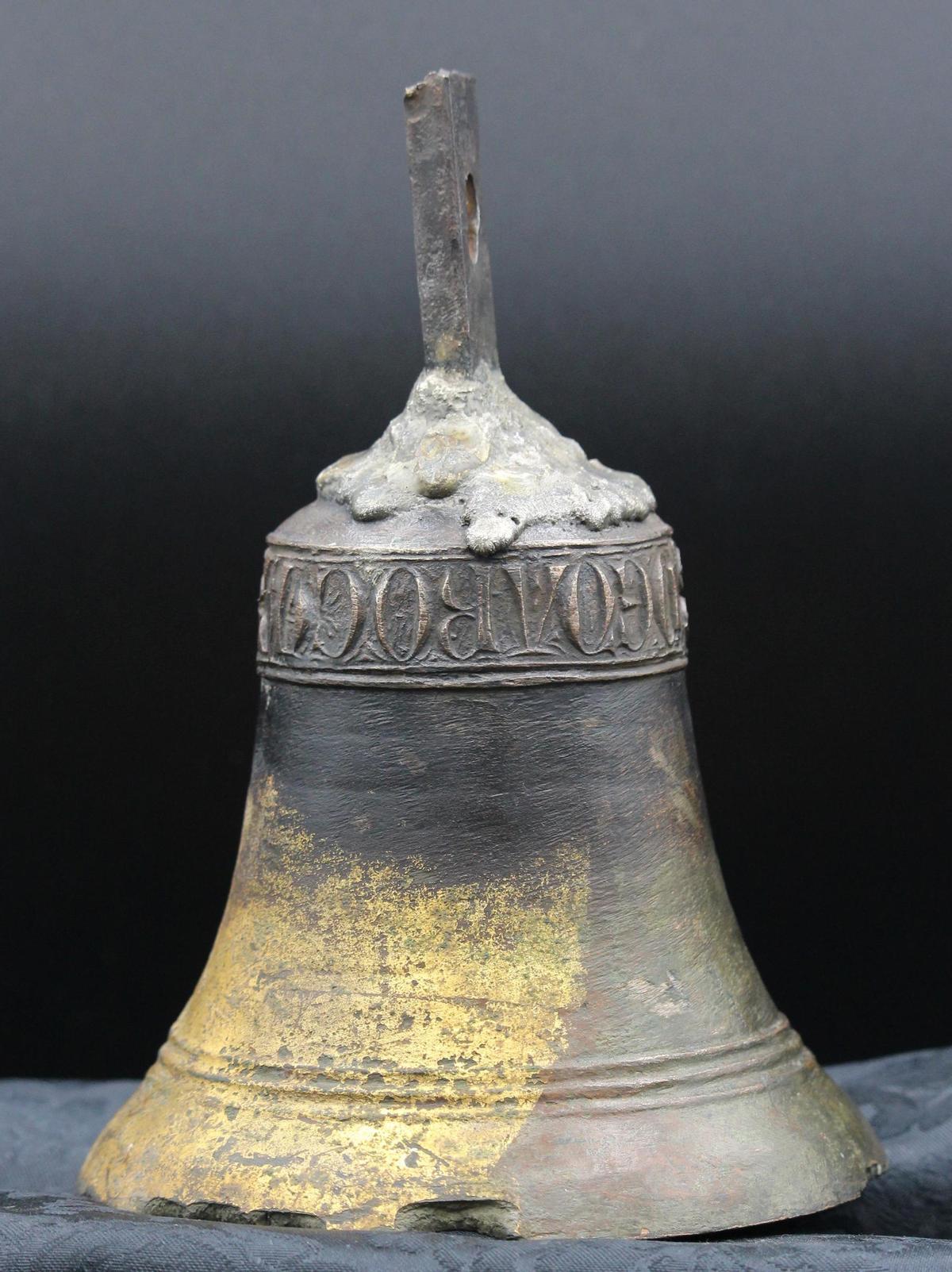 Campana con la inscripción "de Daroca me fecit"