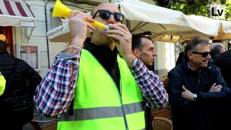 Trabajadores de FGV protestan ante la Generalitat