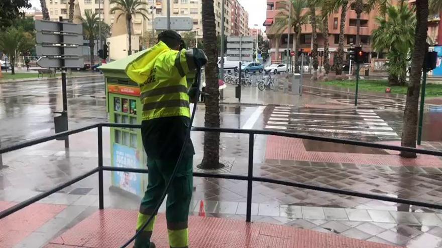 Así desinfectan Elche frente al coronavirus