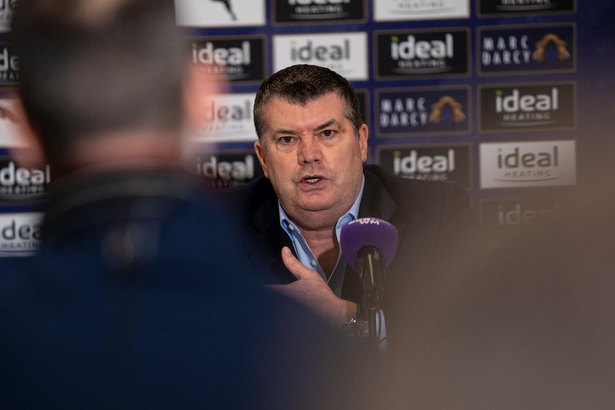 Ron Gourlay, durante una rueda de prensa
