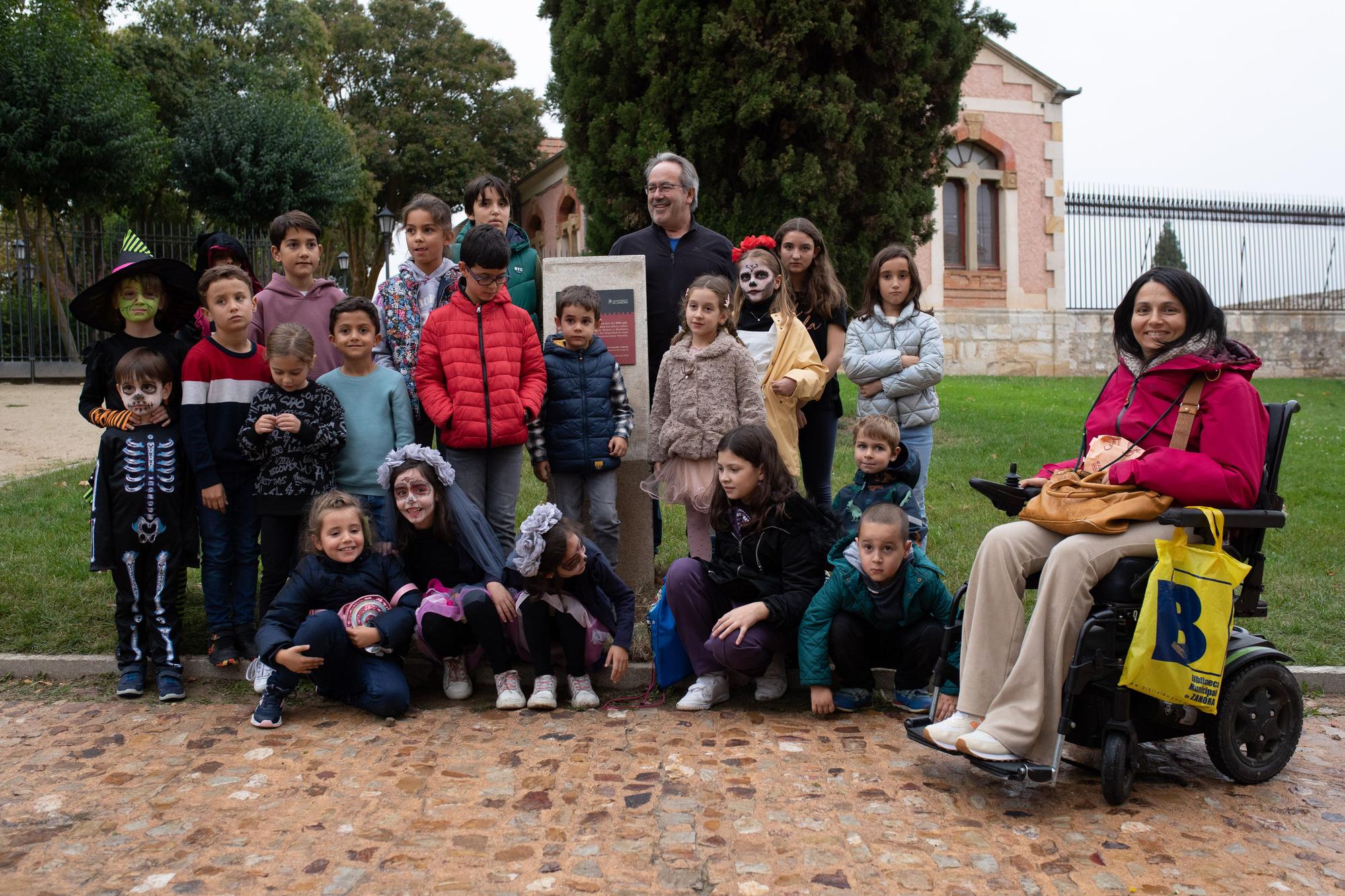 Colocación de la "piedra angular" tras los talleres "Piedras que hablan" sobre el Cerco de Zamora