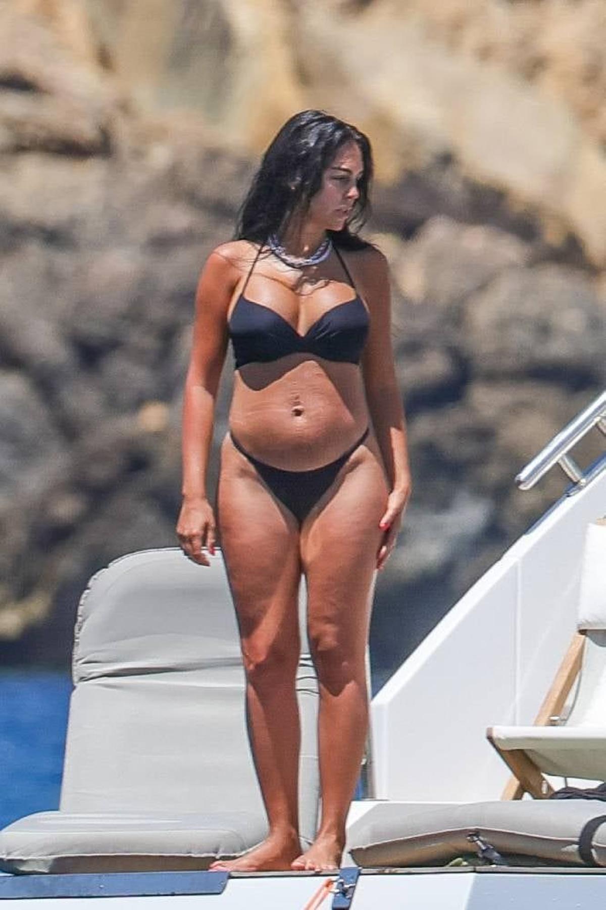 El bikini negro de Gio