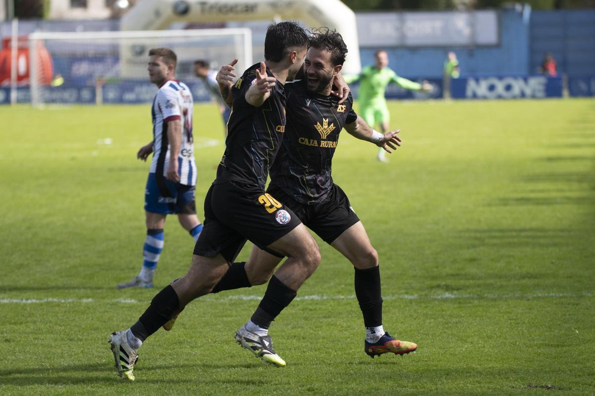 Codina y Losada celebran el 0-2 en Avilés