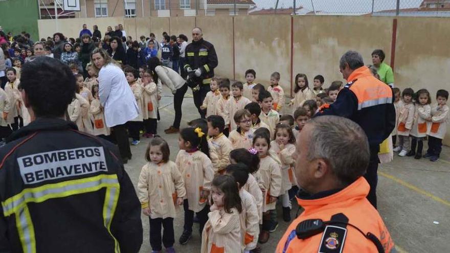 El simulacro sirvió para poner a prueba al personal del centro y a los medios de atención.