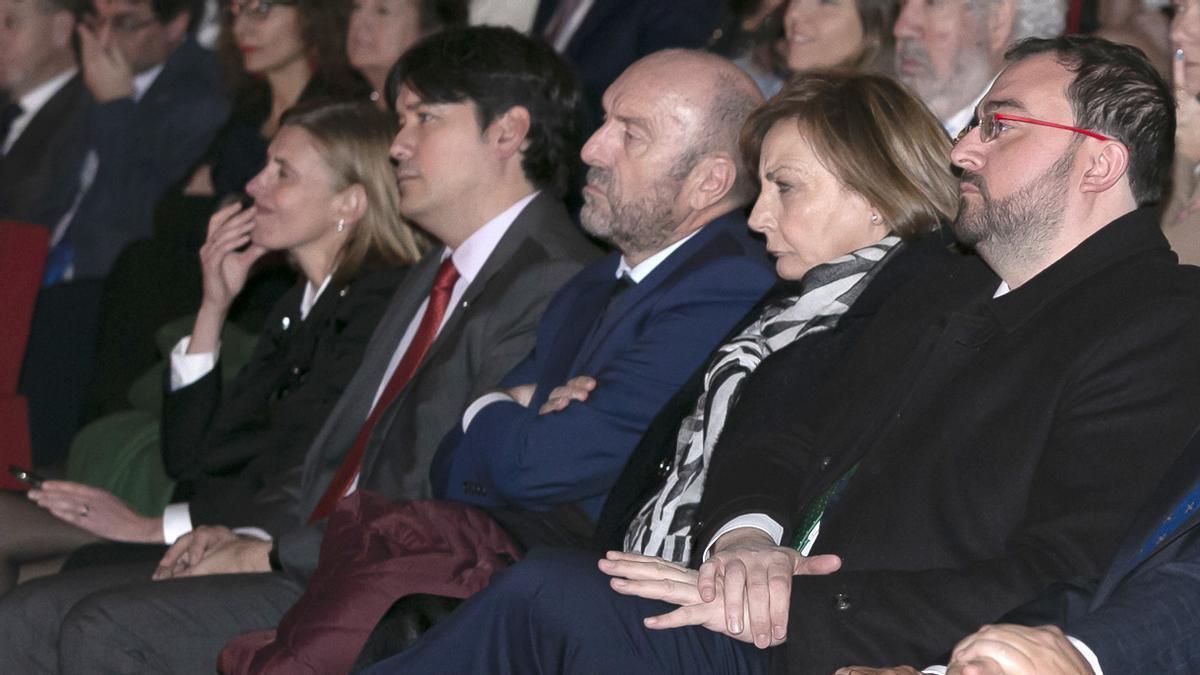 Autoridades en el acto: el presidente Adrián Barbón, la alcaldesa avilesina, Mariví Monteserín; los consejeros Juan Cofiño y Borja Sánchez, y la directora del Idepa, Eva Pando.