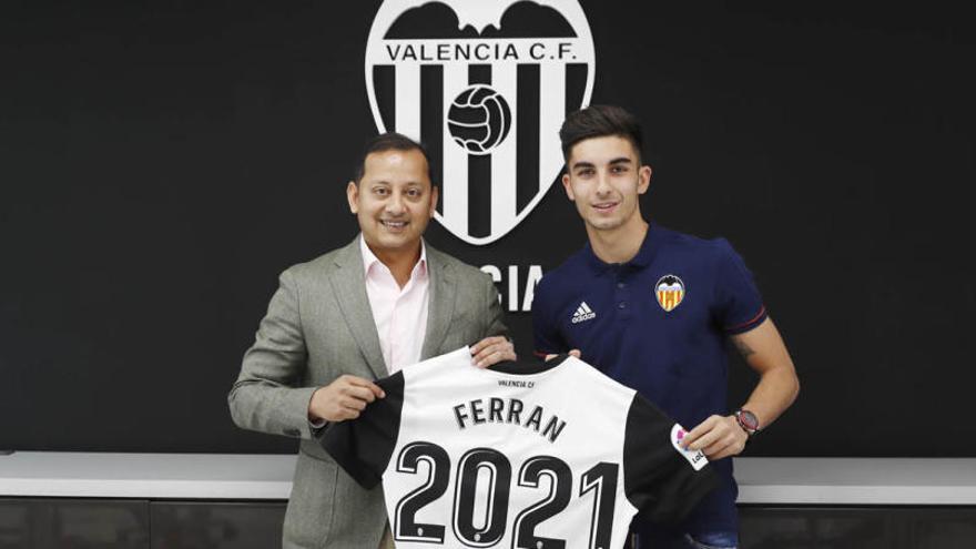 Ferran Torres amplía su contrato con el Valencia CF