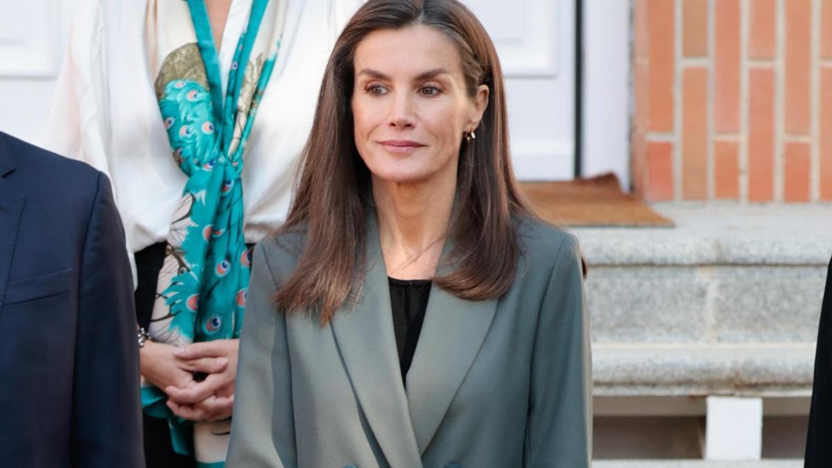 La Reina Letizia con unos pendientes de la marca valenciana Singularu
