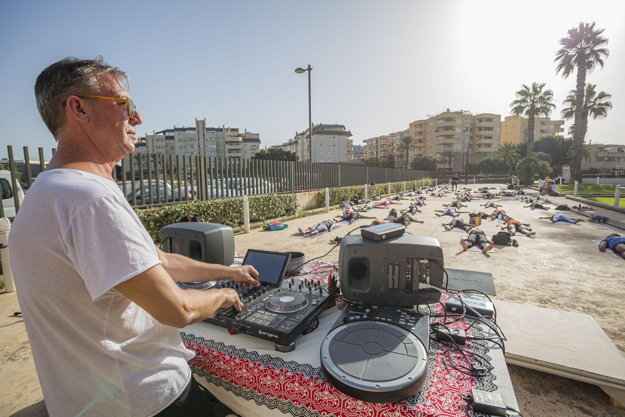 David Moreno dj y director de Pure Ibiza Radio pinchó música durante la jornada.jpg