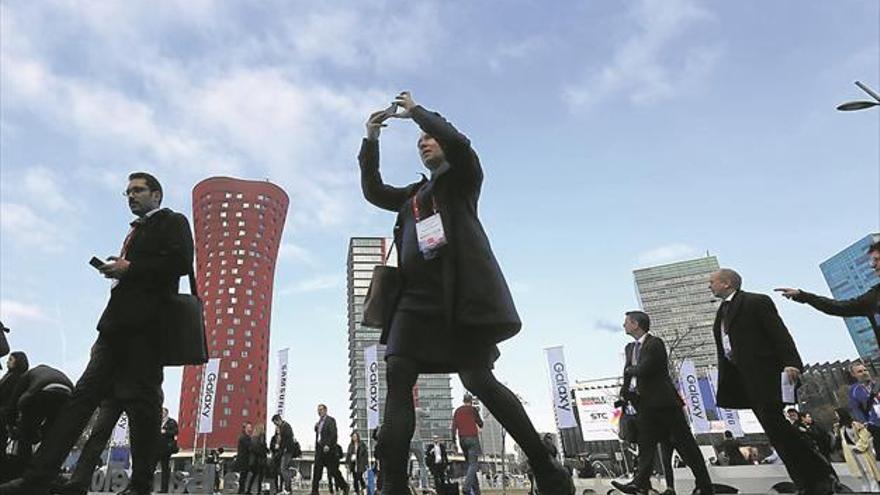 El Mobile World Congress ensaya el coche del futuro sin conductor