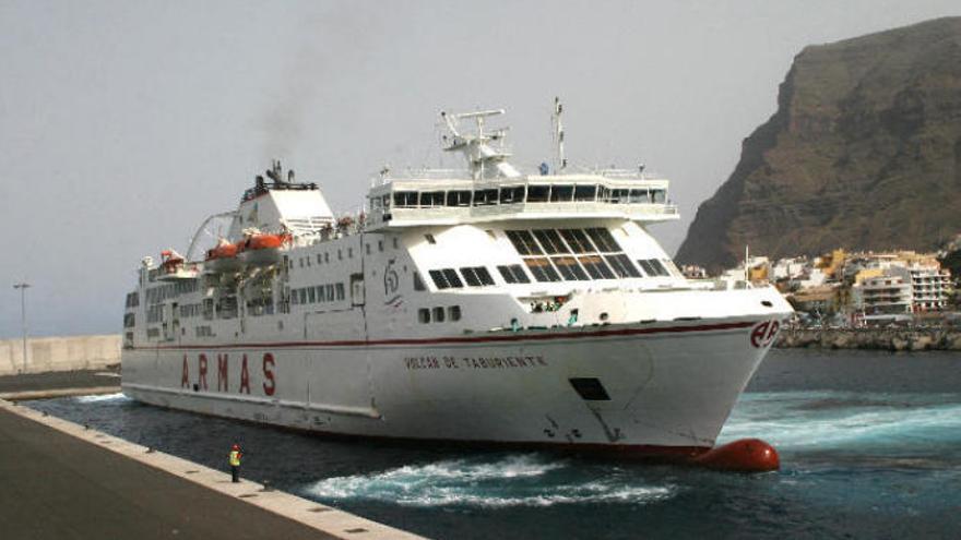 El ferry de Naviera Armas suspende la escala en La Gomera por &quot;seguridad&quot;