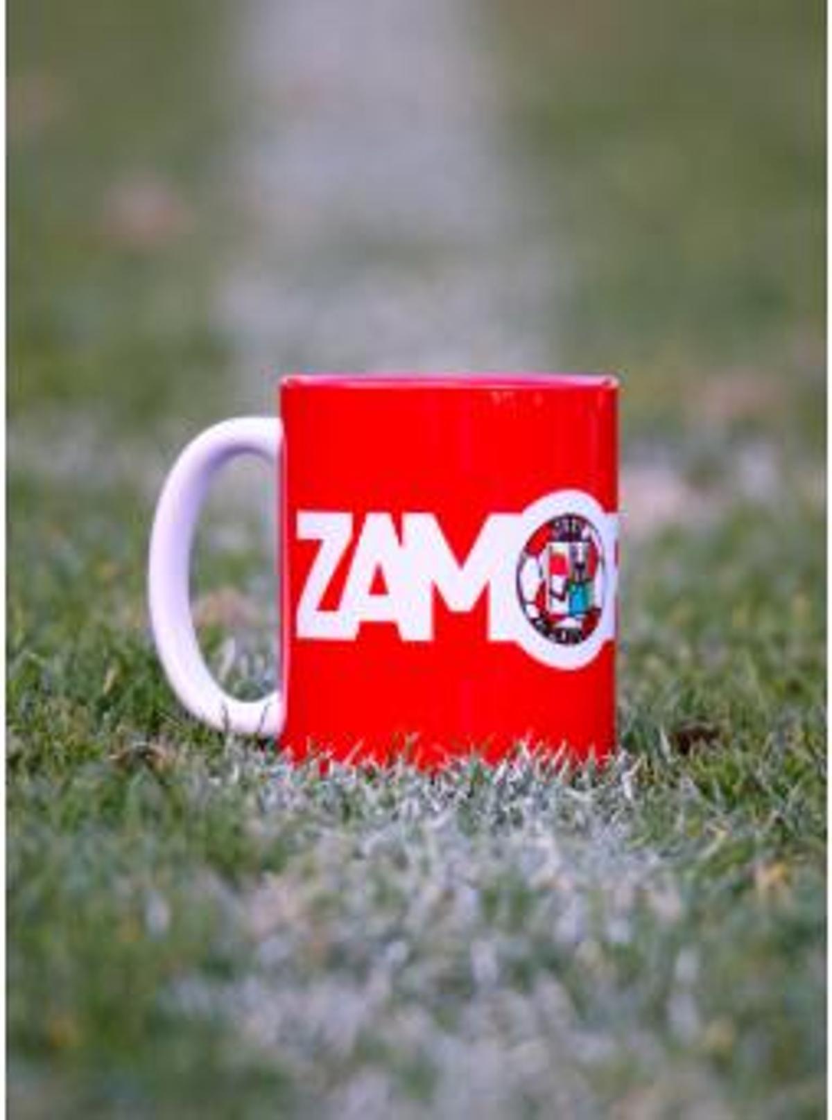 Taza del Zamora CF que Aldama ha regalado a Iker Jiménez