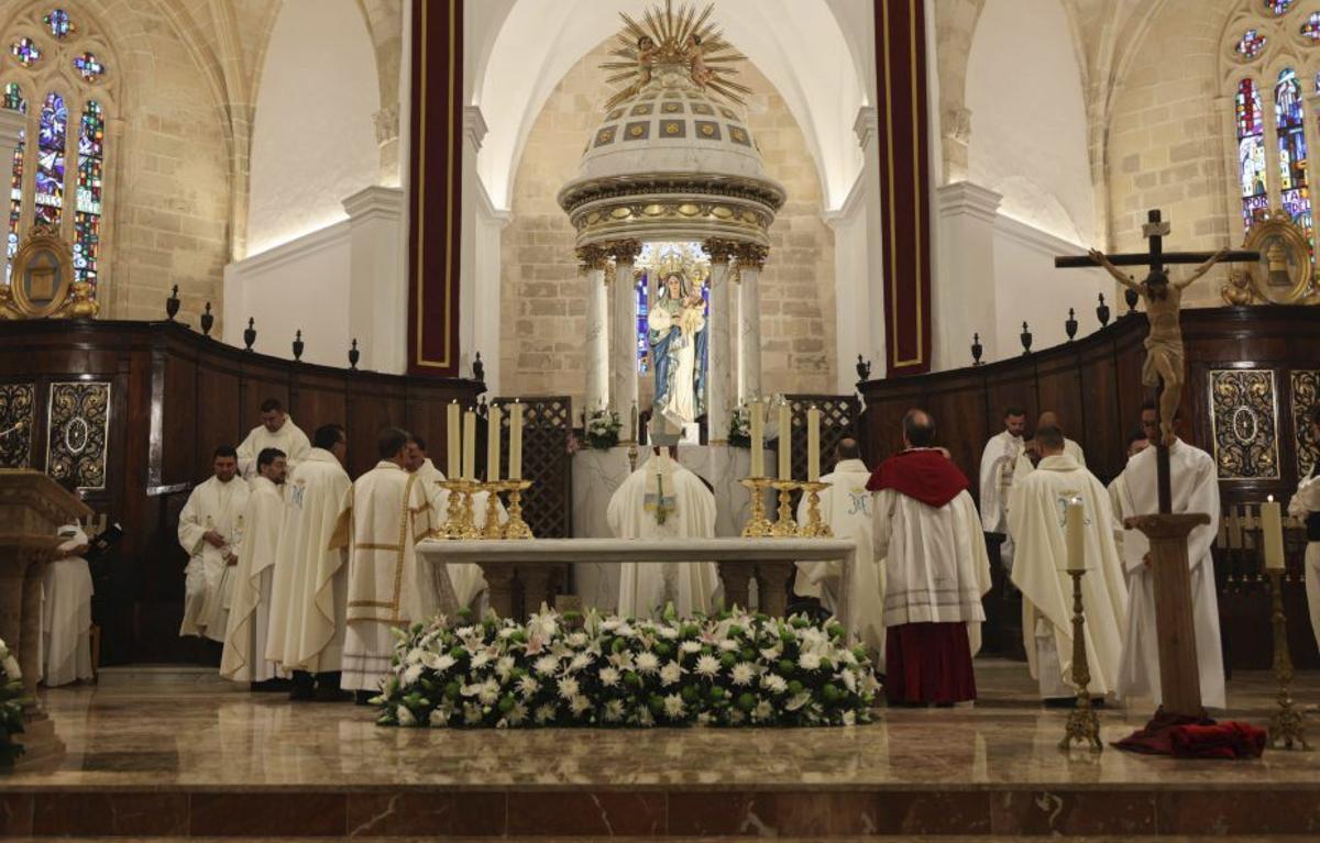 La misa en honor a Santa Maria.
